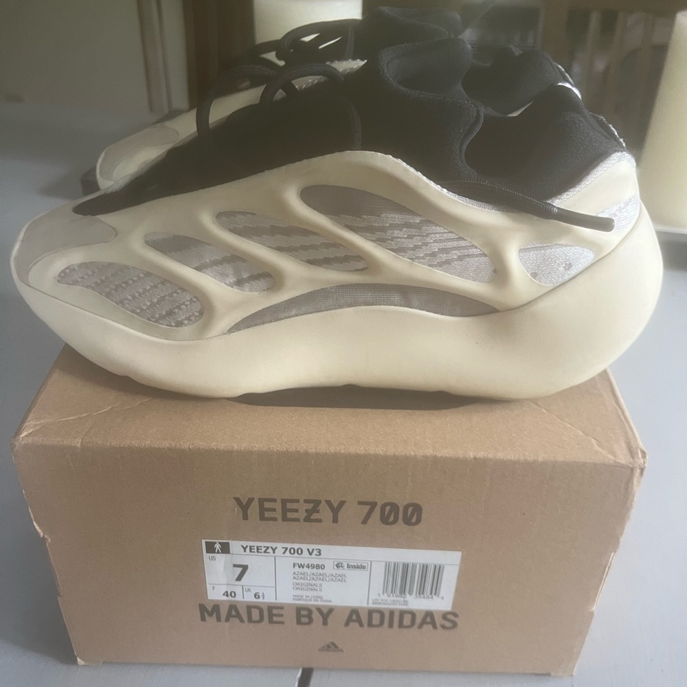 Yeezy 700 V3 Azael